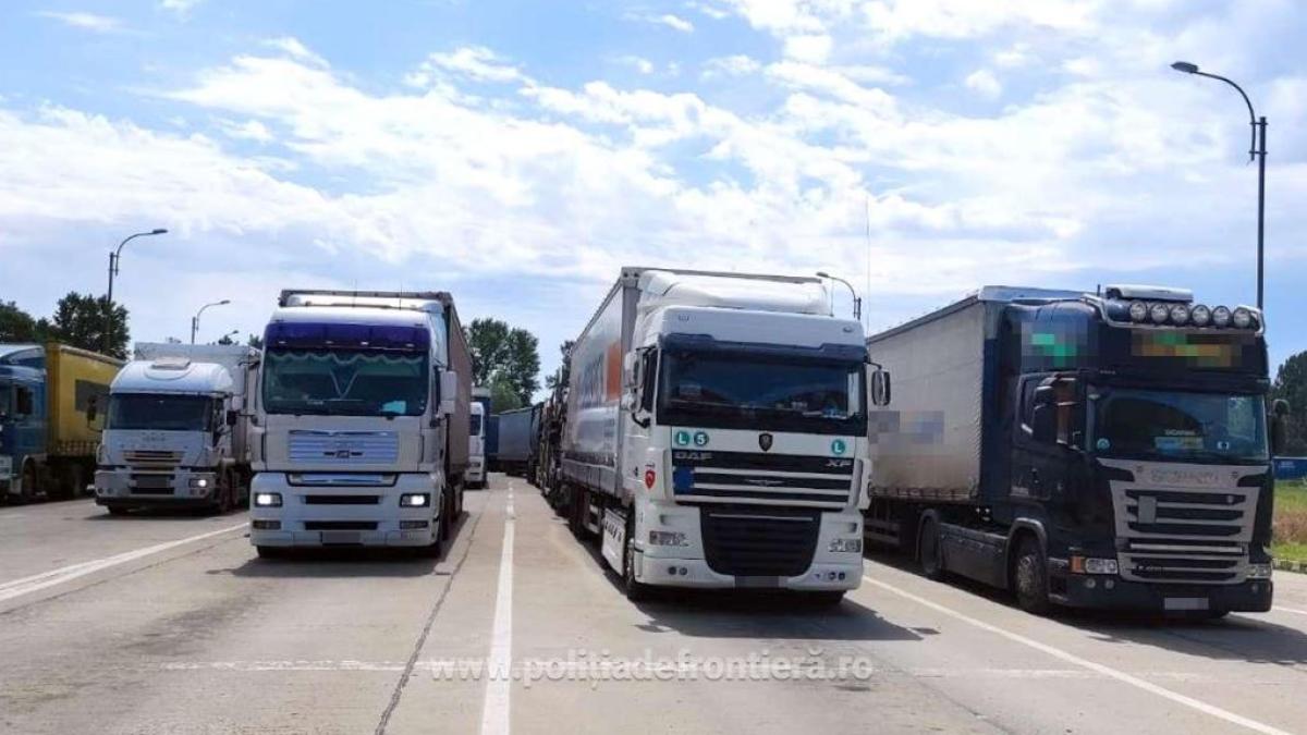camion--burdusit-cu-deseuri-trimise-o-firma-din-austria--nu-a-fost-lasat-sa-intre-in-romania