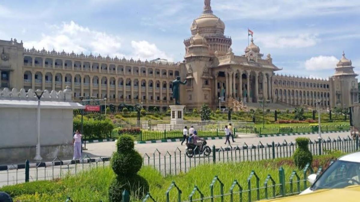 india-isi-va-schimba-numele-din-18-septembrie---cel-pe-care-il-avem-acum-a-fost-dat-de-britanici