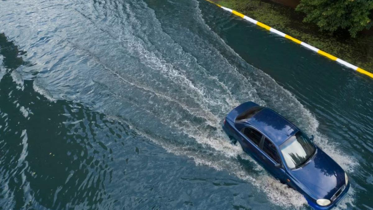 un-roman-a-ramas-in-grecia-fara-masina-cumparata-de-doua-saptamani--automobilul-a-fost-luate-de-apele-furioase