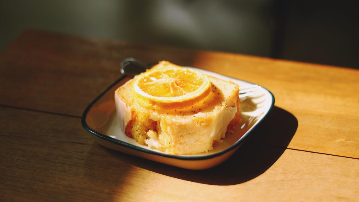 prajitura-moale-cu-portocale-si-ciocolata