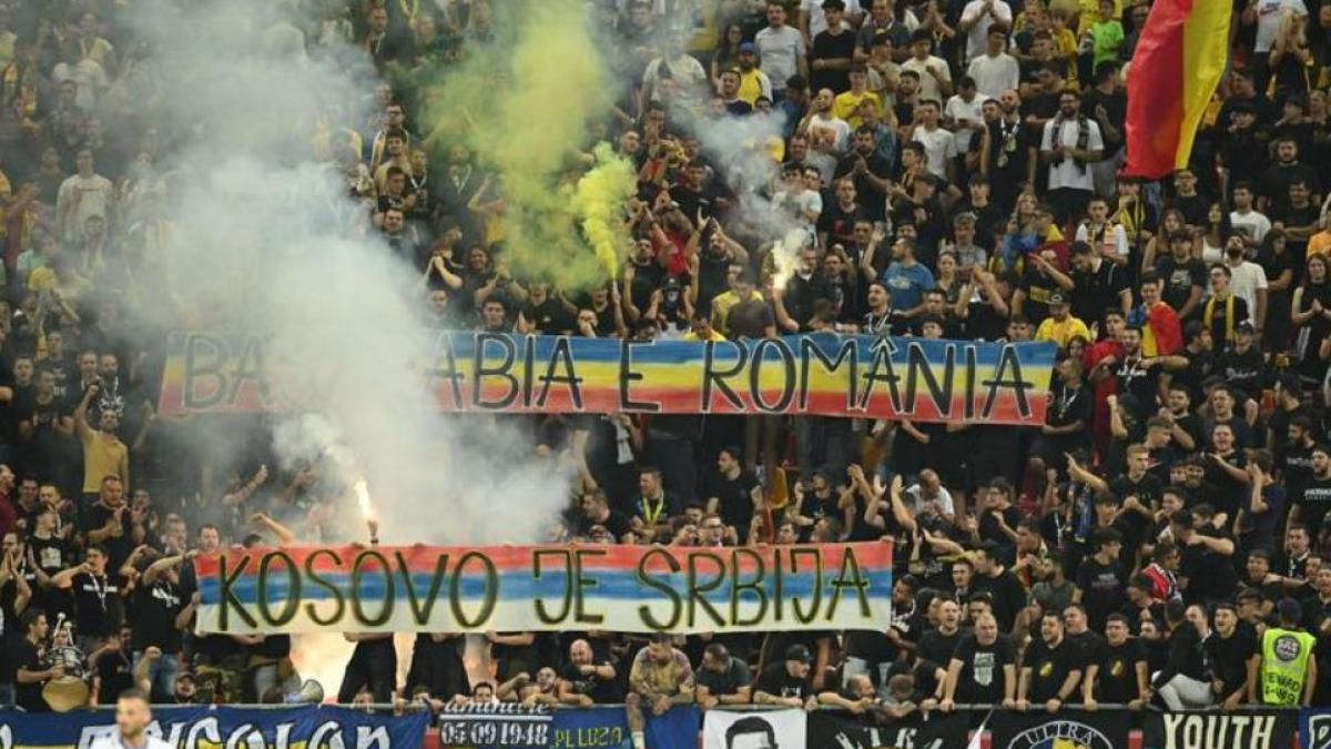 incidente-la-meciul-romania-kosovo--17-persoane--amendate-cu-opt-mii-de-lei--trei-dosare-penale--pentru-detinerea-de-materiale-pirotehnice