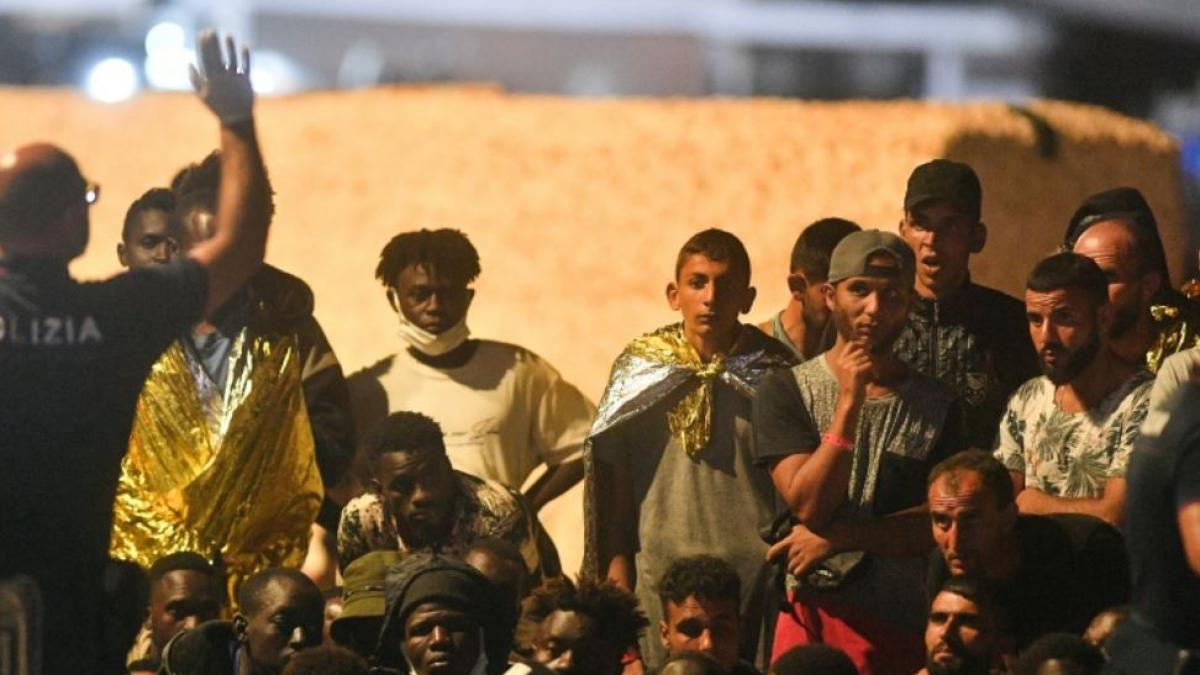 insula-italiana-lampedusa-declara-stare-de-urgenta--5-000-de-migranti-au-ajuns-intr-o-singura-zi