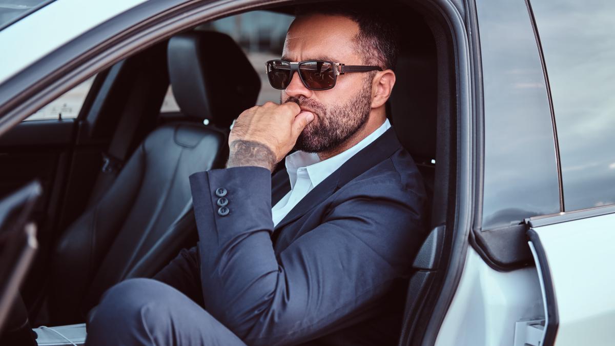 om-bogat-patron-masina