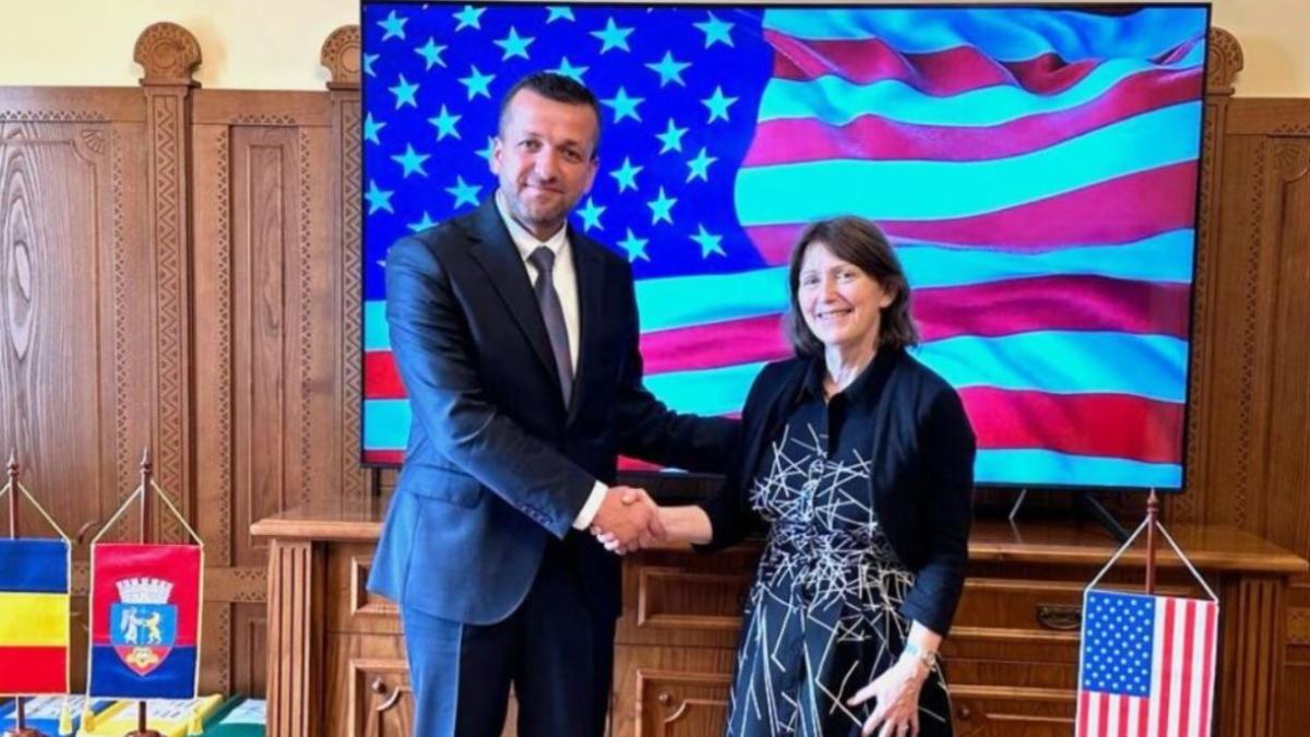 ambasadoarea-sua-despre-programul-visa-waiver---romania-va-adera-la-inceputul-anului-2025