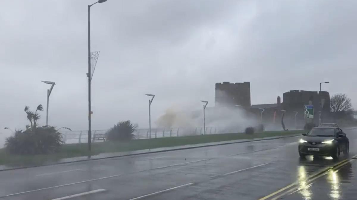 urgia-barra-a-facut-ravagii-in-irlanda-si-marea-britanie-o-bomba-meteo---video