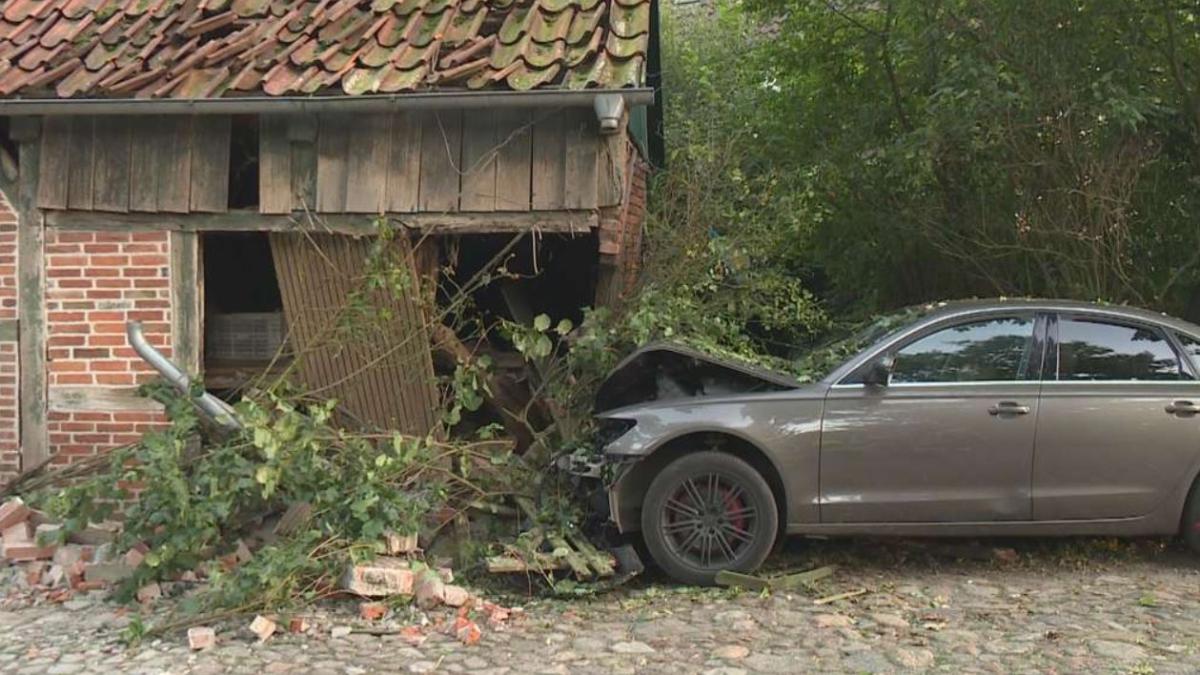 germania--un-sofer-roman-a-intrat-cu-masina-in-peretele-unei-case--prejudicii-de-40-000-de-euro