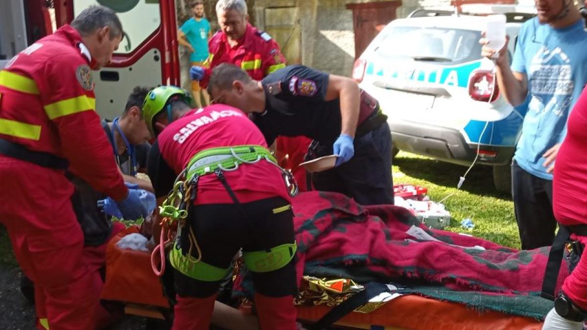 roman--in-stare-grava-dupa-ce-a-fost-lovit-de-o-stanca-in-zona-cheile-bicazului