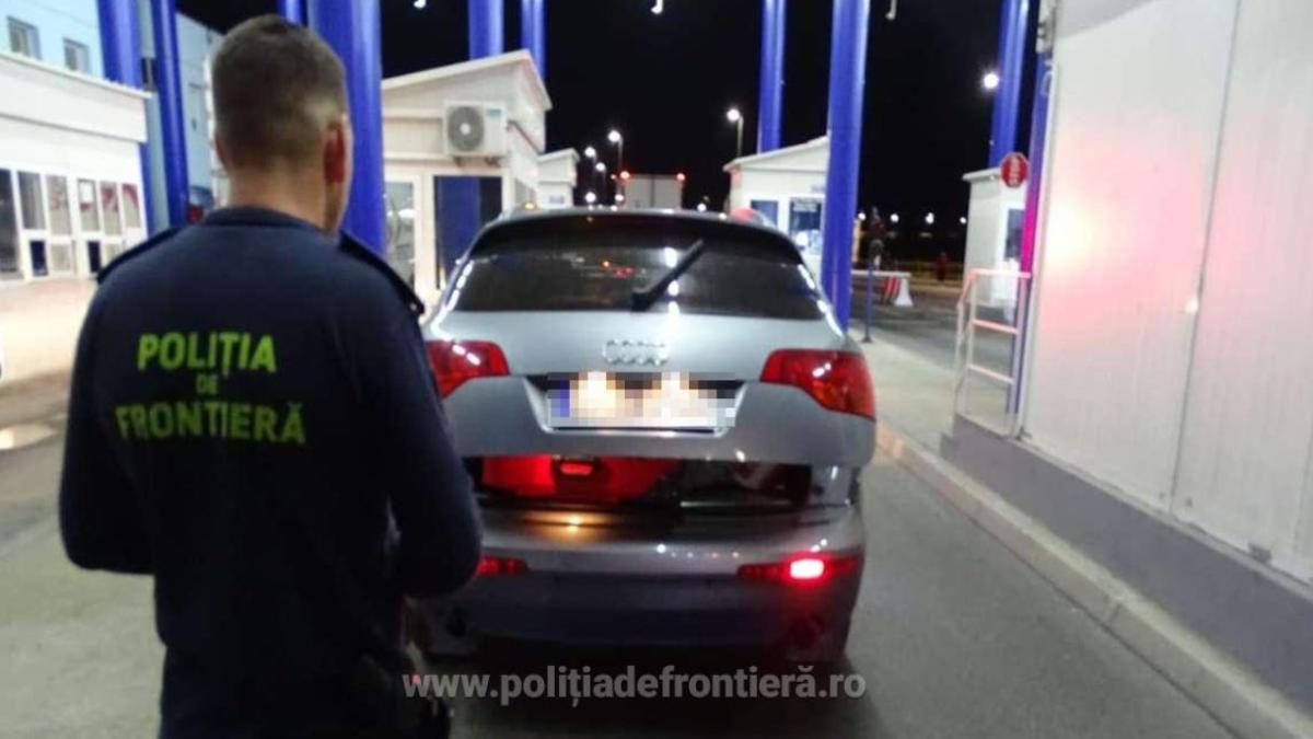 automobil--verificat-la-frontiera--ce-ascundea-soferul-intr-un-locas-special-amenajat-si-sub-roata-de-rezerva