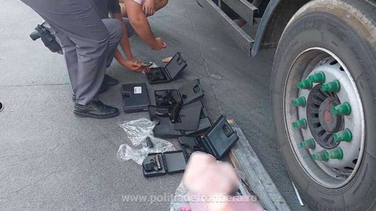 camion--burdusit-cu-peste-1-500-de-arme-neletale--descoperit-de-politistii-de-frontiera-in-vama-isaccea