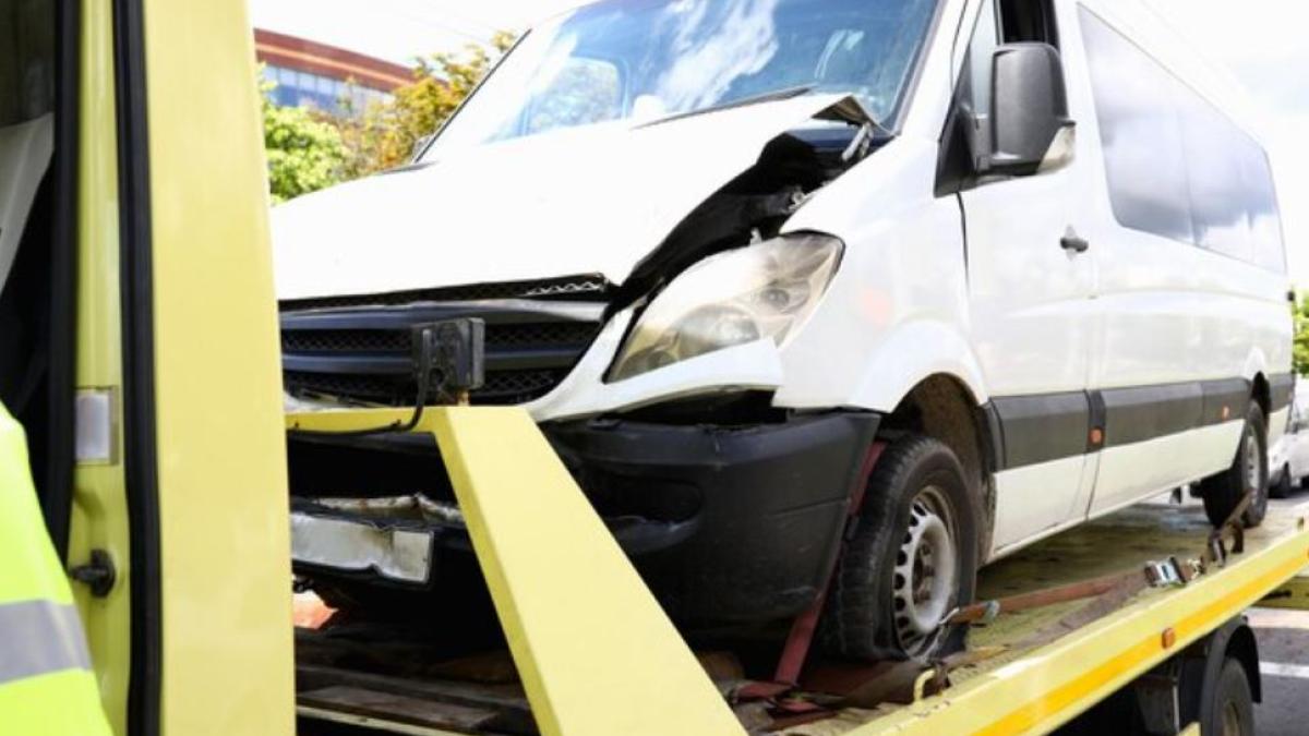 microbuz-scolar--acrosat-de-un-automobil--patru-elevi-romani-au-ajuns-la-spital