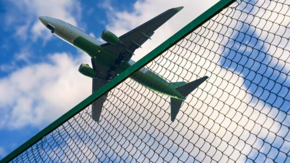 avion-cu-200-de-pasageri-la-bord--la-un-pas-de-prabusire--am-auzit-un-zgomot-puternic--apoi-aeronava-a-inceput-sa-tremure