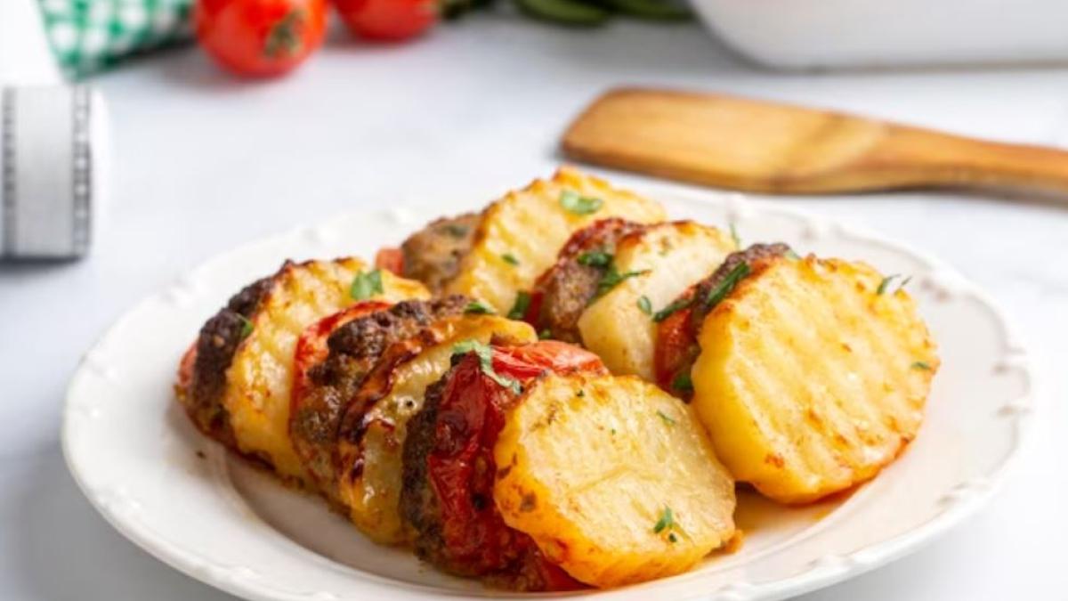 cartofi-copti-in-cuptorul-cu-microunde-cu-doua-umpluturi--o-mancare-fantastic-de-buna-pentru-pranz