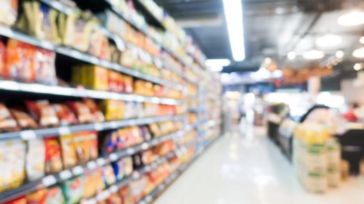 a-furat-60-de-cutii-de-ton-si-mai-multe-sticle-de-alcool-dintr-un-magazin-din-italia--roman--raportat-de-carabinieri