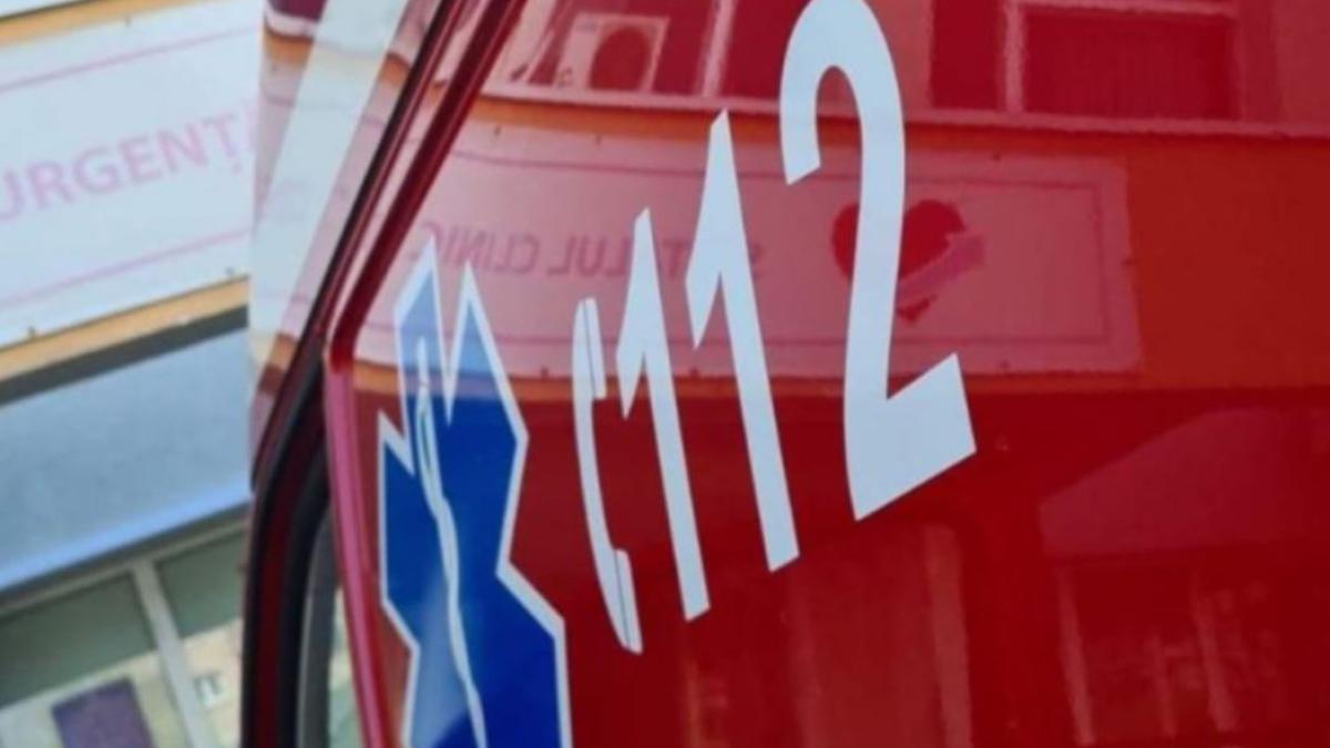 accident-grav-intre-un-microbuz-si-un-autocamion--sase-romani-au-fost-raniti