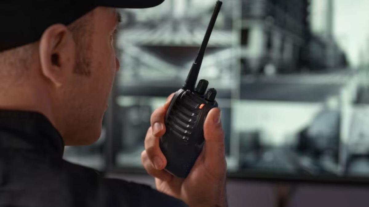 amenintare-cu-bomba-in-franta--liceul-unde-a-fost-ucis-un-profesor-a-fost-evacuat