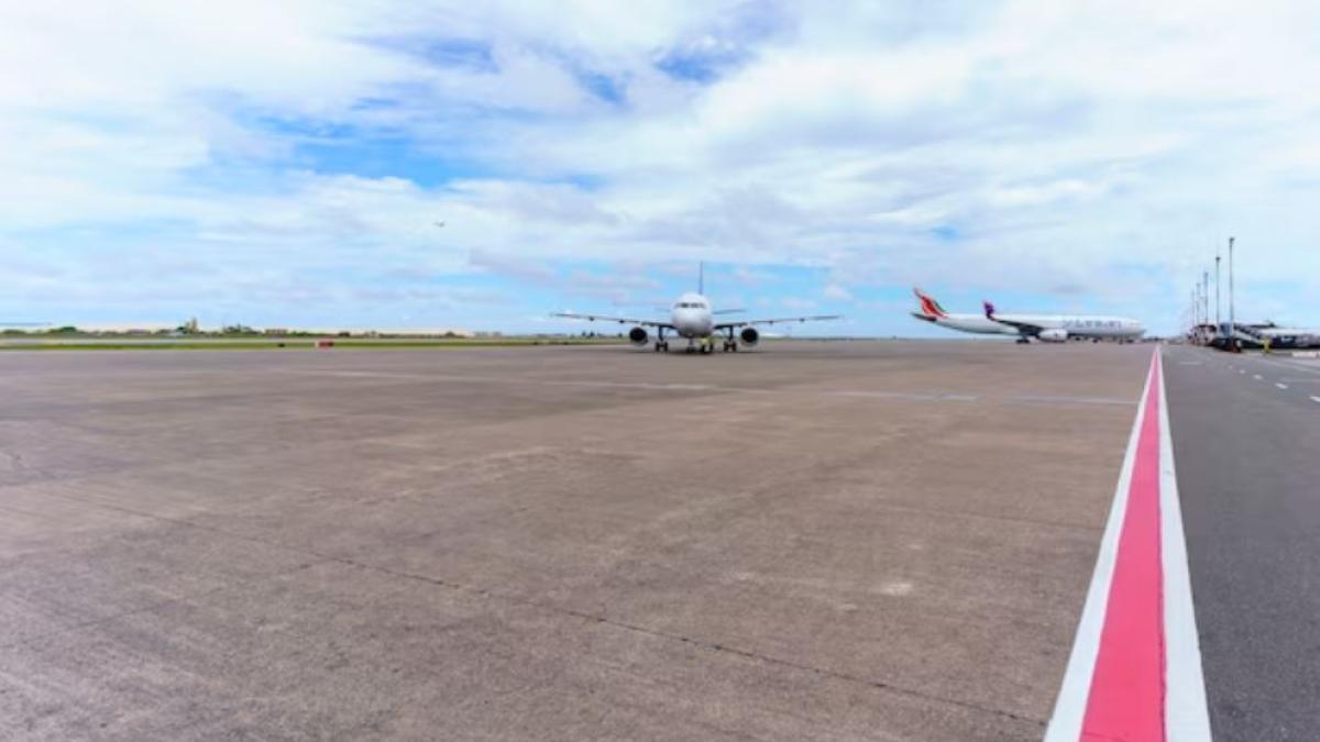 sute-de-pasageri-au-trecut-pe-langa-moarte--doua-avioane--la-un-pas-sa-se-ciocneasca-pe-pista-in-italia