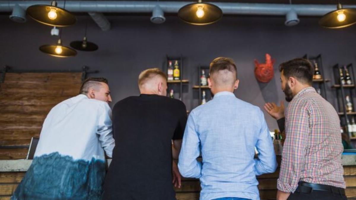 opt-romani--care-s-au-batut-intr-un-bar-din-craiova-din-luna-septembrie--plasati-in-arest-la-domiciliu