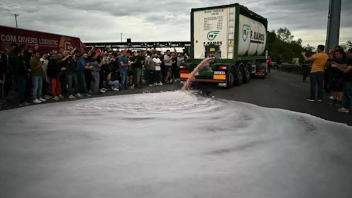 sute-de-viticultori-francezi-au-blocat-un-punct-de-trecere-a-frontierei-cu-spania