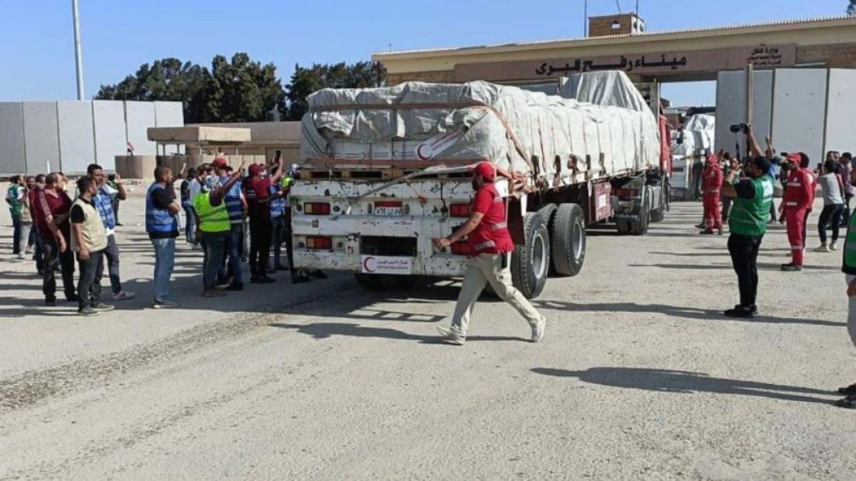 punctul-de-trecere-al-frontierei-de-la-rafah-a-fost-deschis-doar-pentru-20-de-minute--camioanele-cu-ajutoare-umanitare-au-intrat-in-gaza