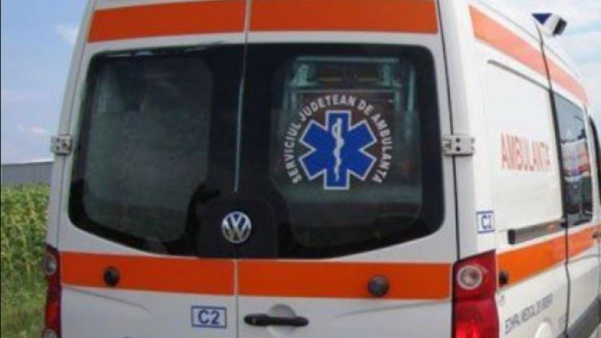 coliziune-intre-doua-masini--doi-copii-si-doi-adulti--raniti