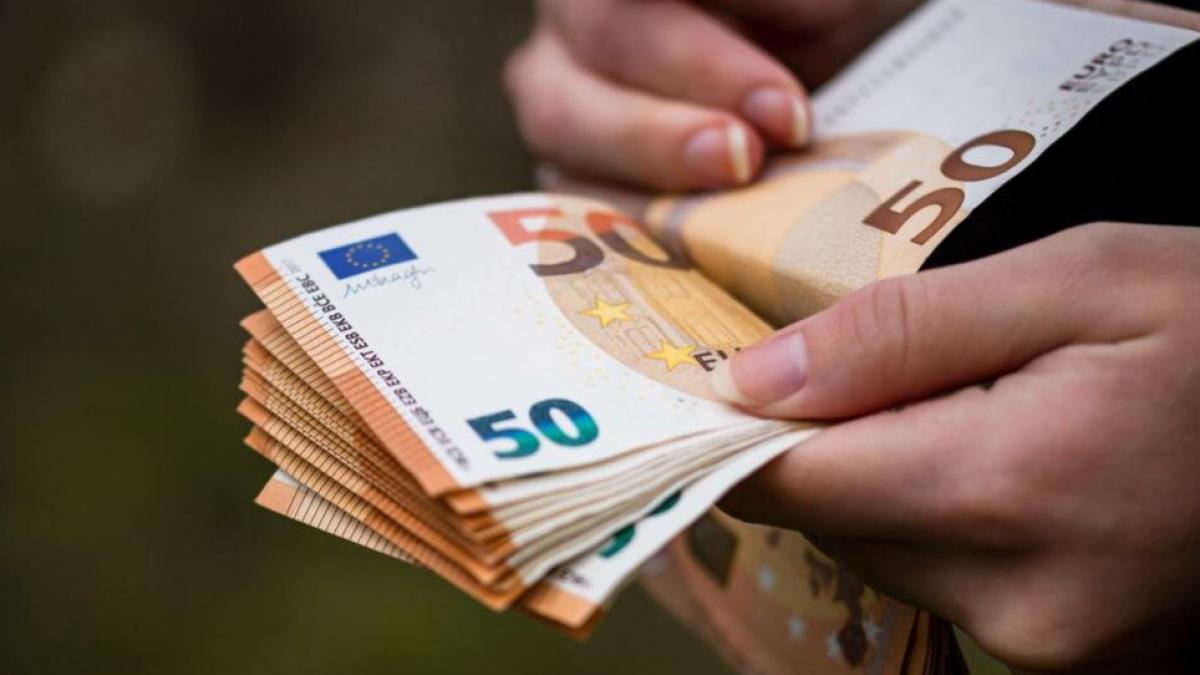 un-roman-care-urma-sa-aduca-o-masina-din-germania-a-disparut-cu-10-000-de-euro