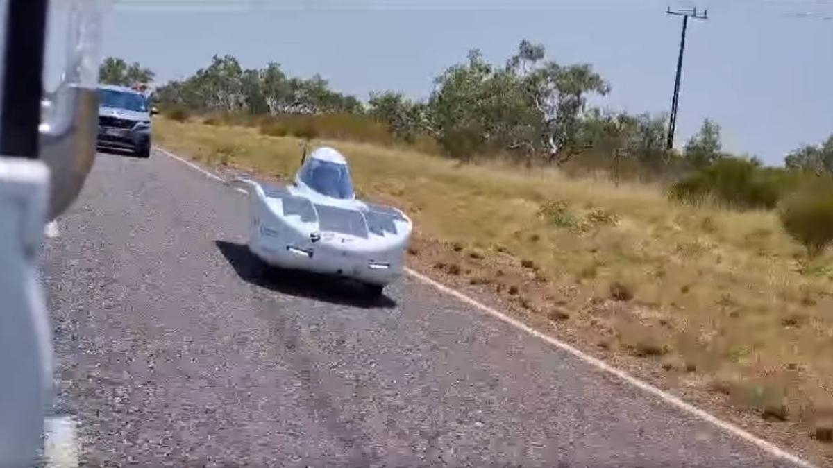 masina-solara-construita-de-studentii-romani--calificata-in-cursa-de-3-000-de-km-in-australia