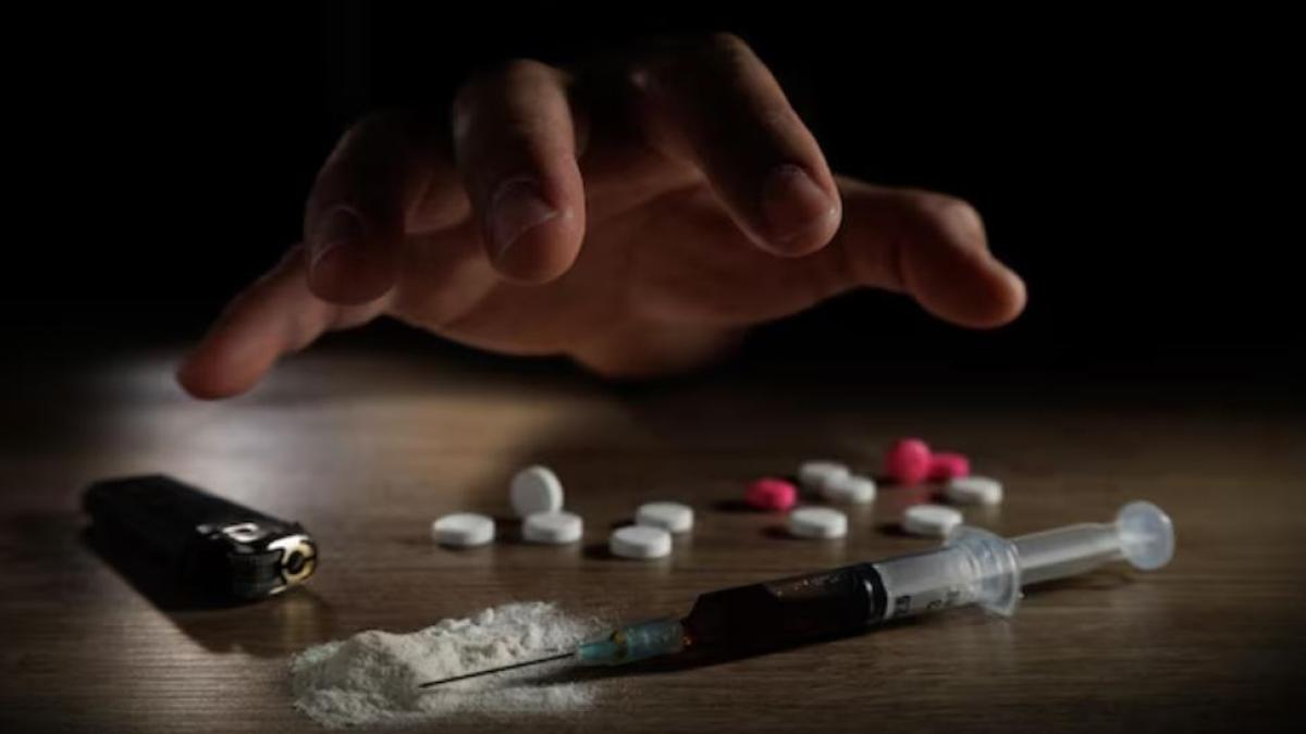 un-roman-care-vindea-droguri-in-casa-sa-din-centrul-madridului--saltat-de-politisti