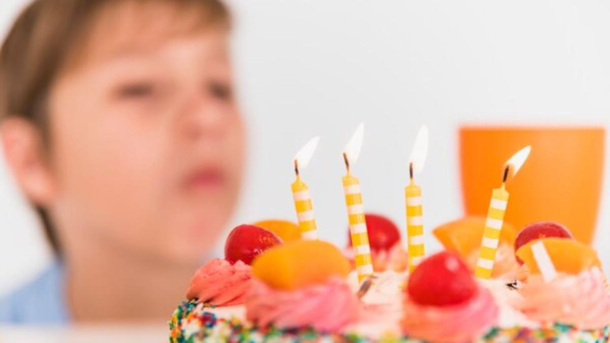 aniversare-trista-pentru-un-baietel-de-patru-ani--invitatii-nu-au-mai-ajuns-la-petrecere-din-cauza-unui-tort