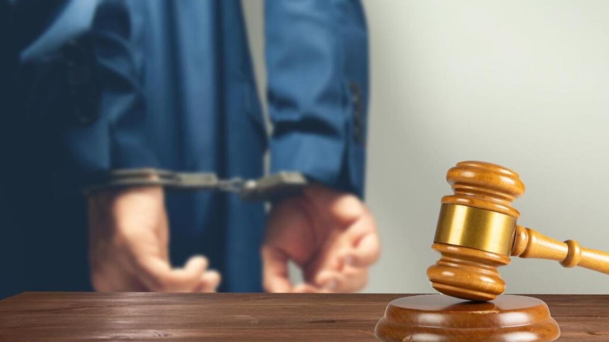 scandal-la-un-tribunal-din-zaragoza--un-roman-a-transmis-in-direct-cum-a-insultat-un-judecator-si-s-a-batut-cu-politistii