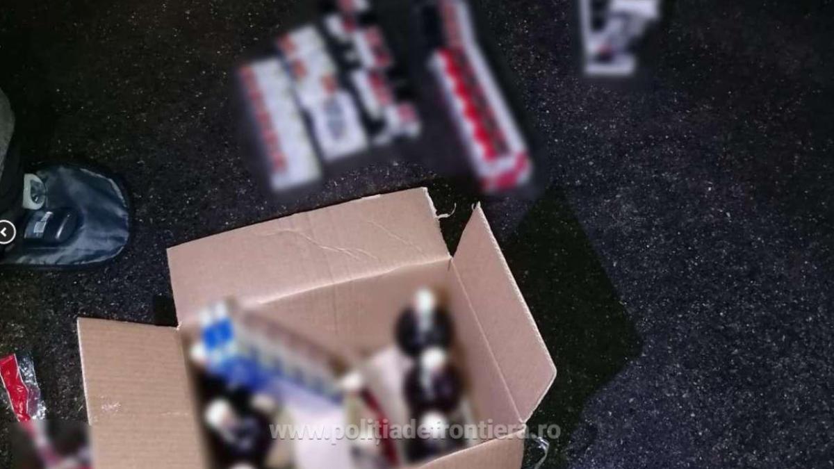 un-microbuz--verificat-la-intrarea-in-tara--mii-de-pachete-de-tigari-si-noua-litri-de-bauturi-alcoolice--ascunse-intre-bagaje-unui-pasager
