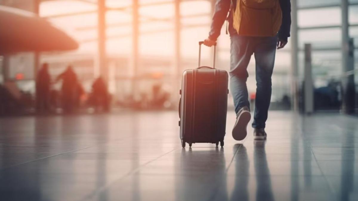 o-femeie-a-declansat-sistemul-de-control-pe-aeroportul-milano--pasagera-ascundea-in-sutien-o-comoara