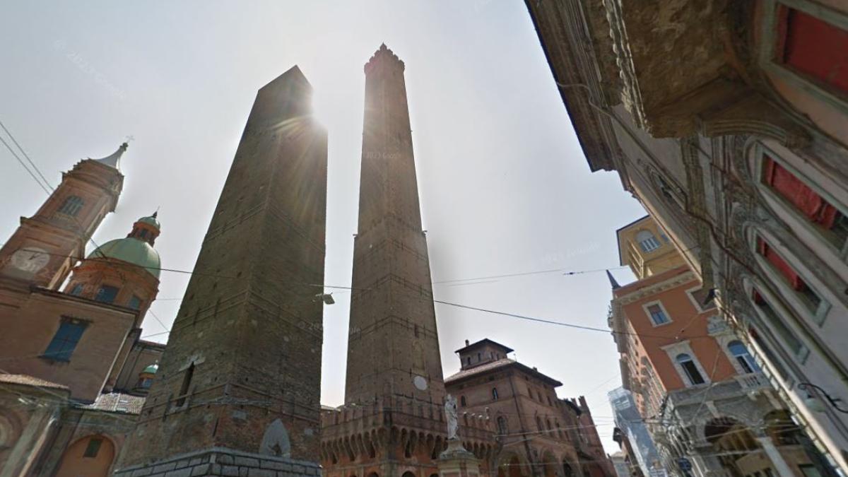 turnurile-gemene--simbolul-orasului-bologna--in-pericol-de-prabusire--autoritatile-in-alerta