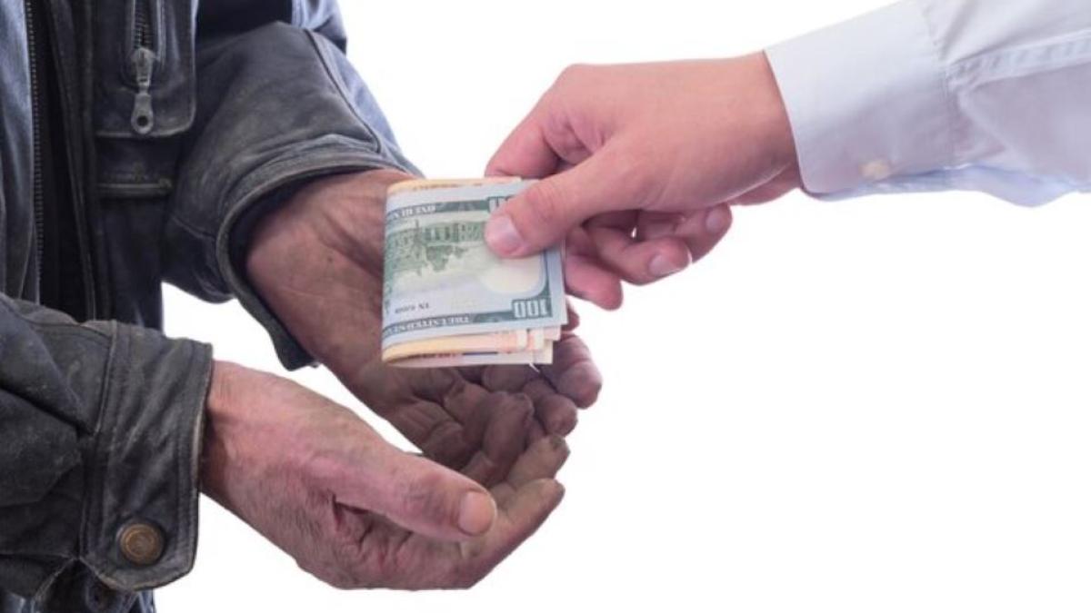 doi-romani-se-prefaceau-surdo-muti-si-terorizau-clientii-unui-magazin-din-italia