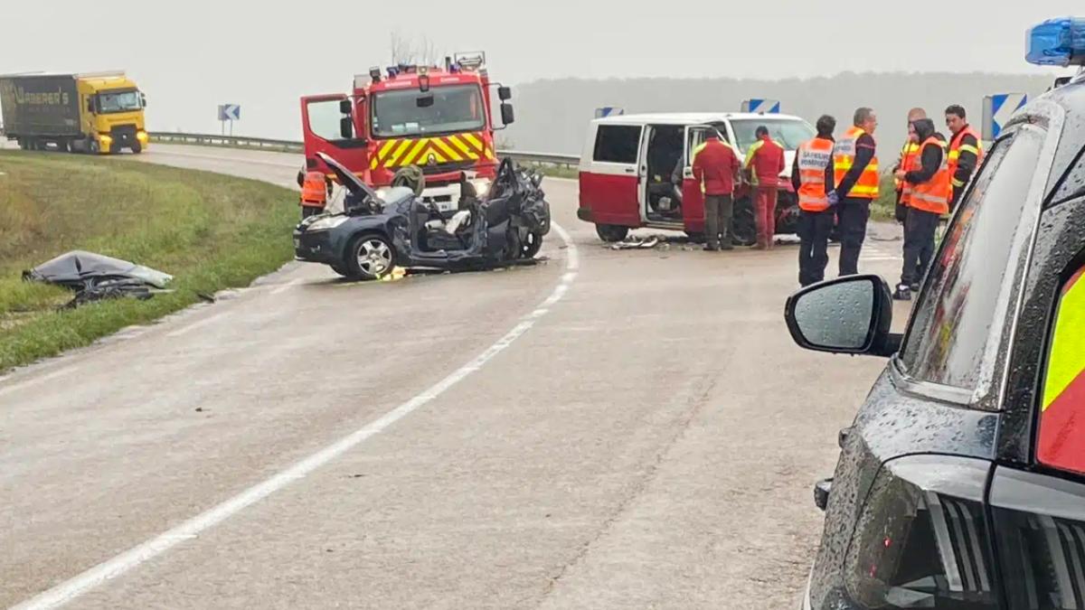 accident-microbuz-romani-franta