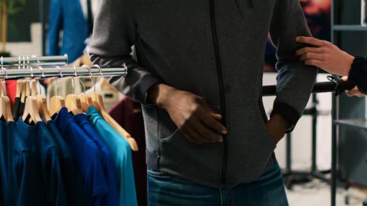 cinci-romani-au-furat-articole-de-lux-de-2-000-in-spania--hotii--prinsi-in-timpul-unei-actiuni-ca-n-filme_98420500