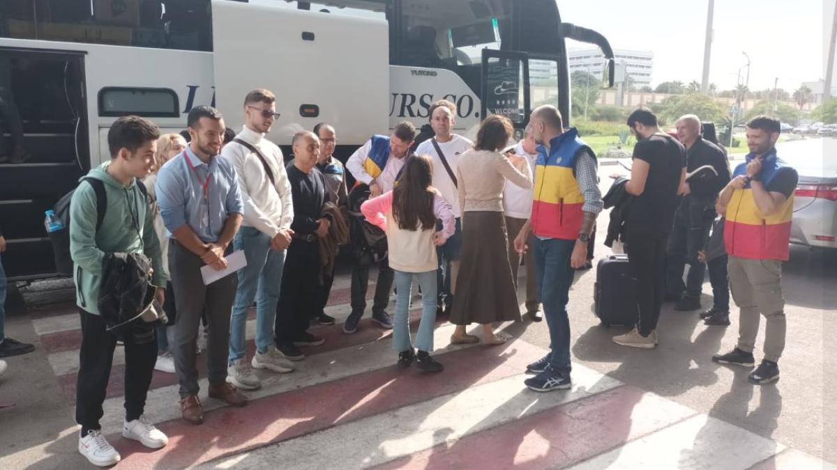 cei-41-de-cetateni-romani--evacuati-recent-din-fasia-gaza-au-ajuns-in-romania--cu-sprijinul-mapn_67720300