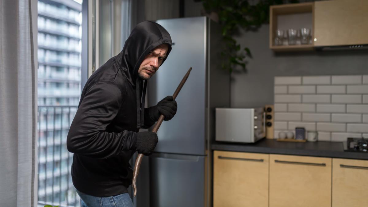 locuitorii-orasului-italian-cagliari--ingroziti-de-jafurile-comise-de-un-roman-si-complicele-sau_55776600