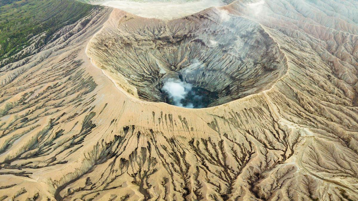islanda-se-pregateste-pentru-o-eruptie-vulcanica--un-zid-urias-de-aparare-ar-putea-proteja-orasul-de-curgerile-lava_40303800