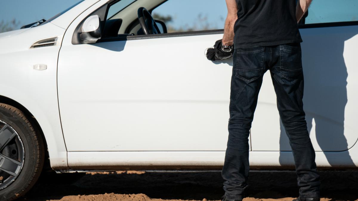 roman-urmarit-ca-n-filme-in-italia-dupa-ce-a-furat-o-duba--hotul-a-incercat-sa-scape-si-a-lovit-masina-de-politie_30854100