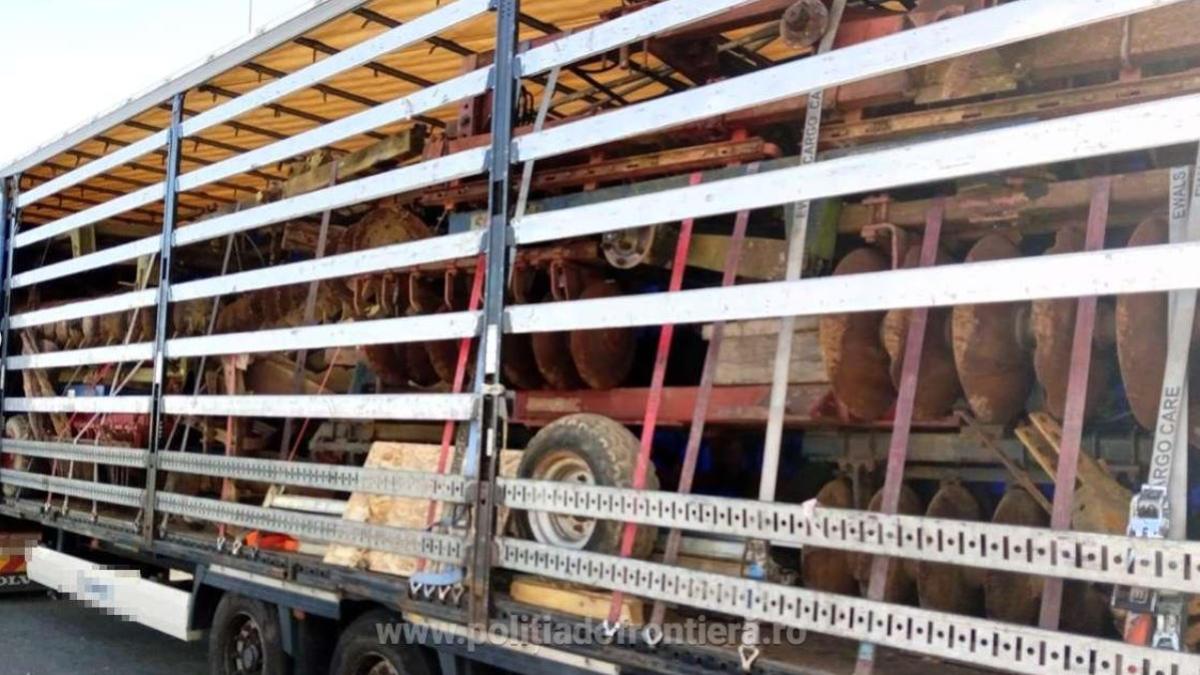patru-camioane--oprite-la-frontiera---erau-incarcate-cu-zeci-de-tone-deseuri--care-urmau-sa-ajunga-in-romania