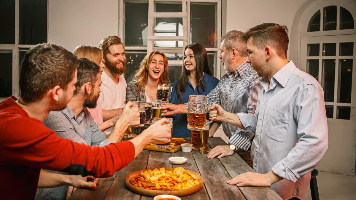 un-grup-de-prieteni--revoltati-dupa-ce-au-achitat-900-de-euro-pentru-consumatia-de-la-restaurant_19576100