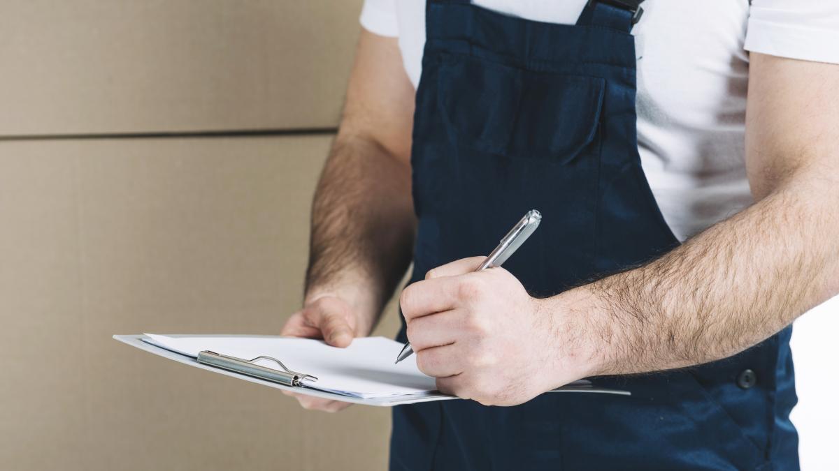 un-postas-roman-a-furat-banii-pensionarilor-si-i-a-pierdut-la-jocurile-de-noroc_84776600