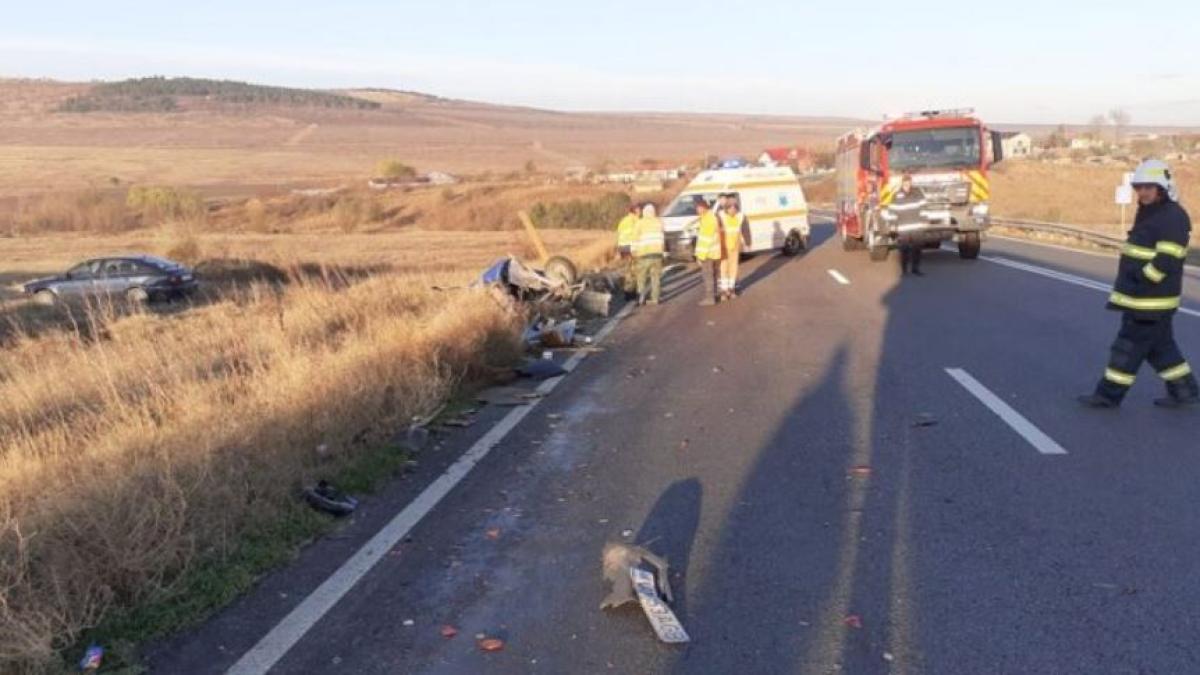 microbuz-cu-romani--lovit-de-un-camion-in-judetul-constanta-opt-persoane-au-fost-ranite_94251500