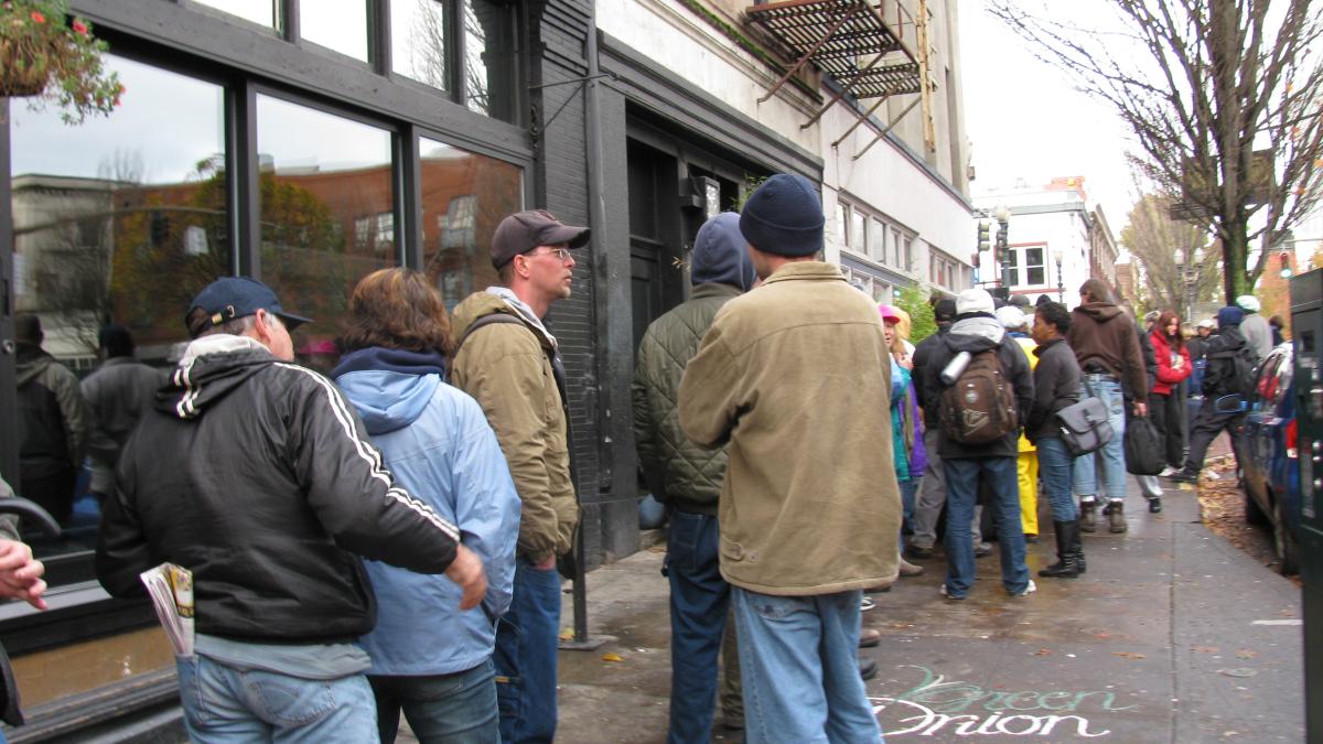 saracie-milano-coada-la-masa-calda-gratuita_98001700