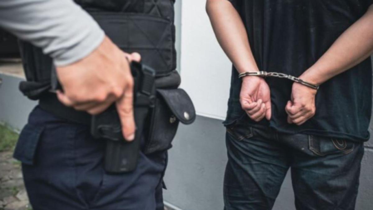 roman--retinut-pentru-detinerea-si-comercializarea-a-peste-20-000-de-tigarete-nemarcate_96158900