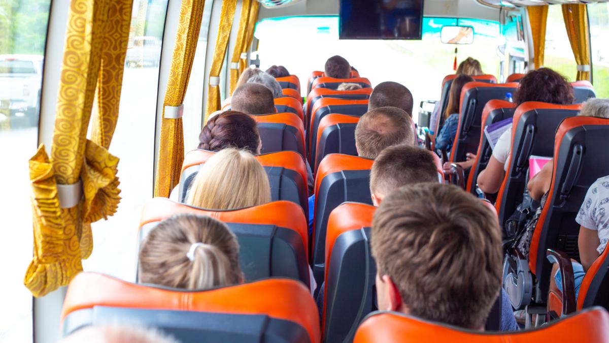 un-autobuz-cu-16-copii-s-a-rasturnat-in-bulgaria--soferul-a-murit-pe-loc_91438300