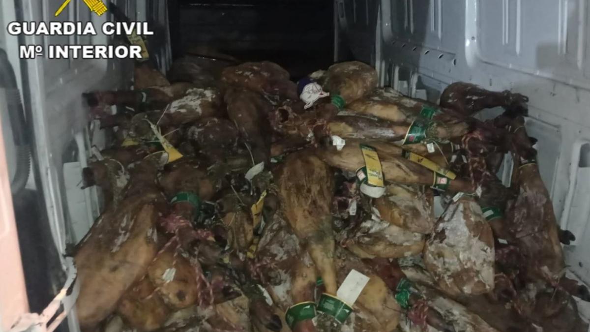 doi-hoti-din-madrid-au-furat-peste-700-de-bucati-de-jambon--prada--estimata-la-200-000-de-euro_62963100