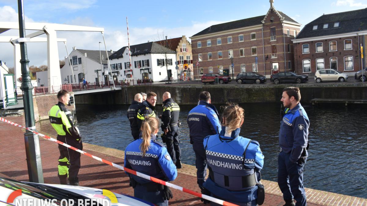 stoffelijk-overschot-aangetroffen-in-het-water-turfkade-brielle-foto-20-scaled_90099700