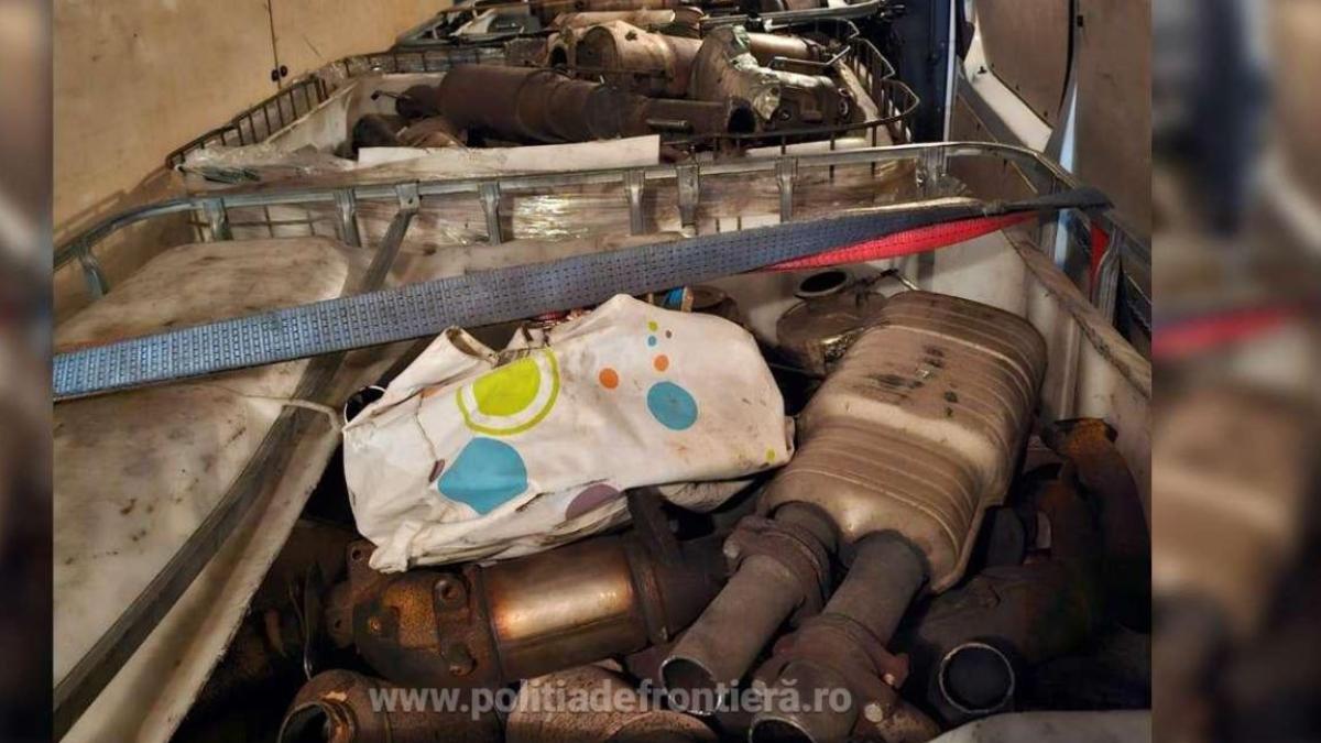 camion--incarcat-cu-400-de-kilograme-de-deseuri--oprit-in-vama-giurgiu--soferul-bulgar--luat-la-intrebari_32359100