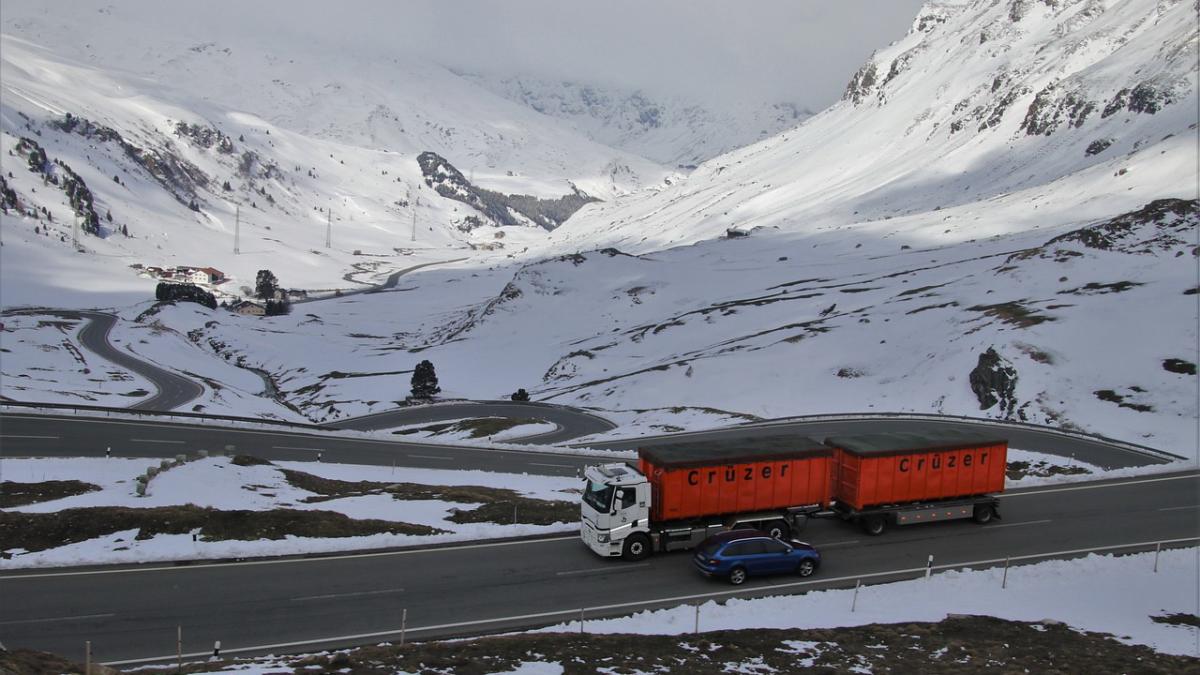 ninsorile-aduc-haos-in-austria--zeci-de-camioane-au-ramas-blocate-in-pasul-brenner_85039600
